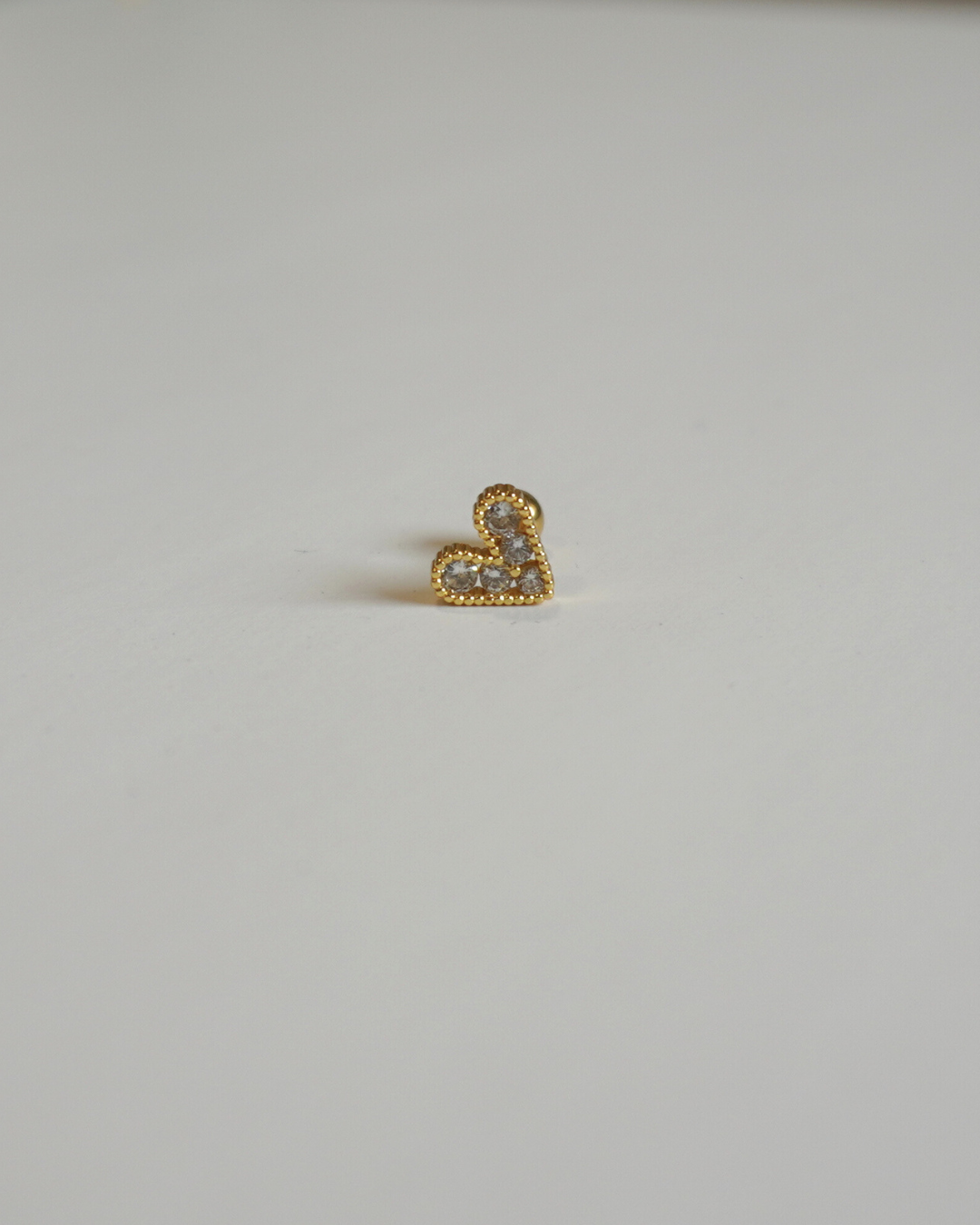 Piercing Corazón Dorado con Circonitas