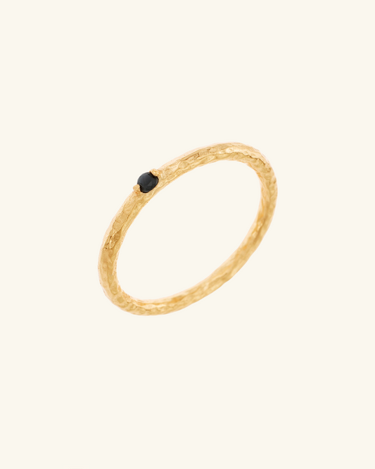 Anillo Fino Efecto Martillado Dorado